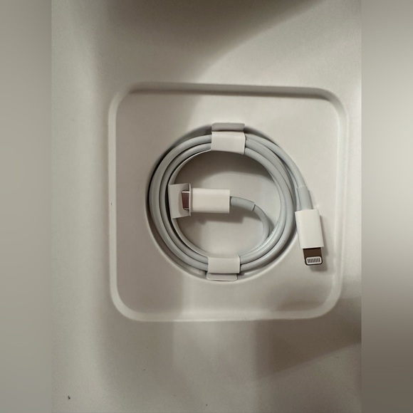 SELLING ON MY MECARI- New AirPod Max Blue - Picture 6 of 7